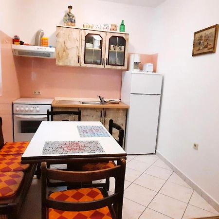 Apartmani Iskra Veglia Exterior foto