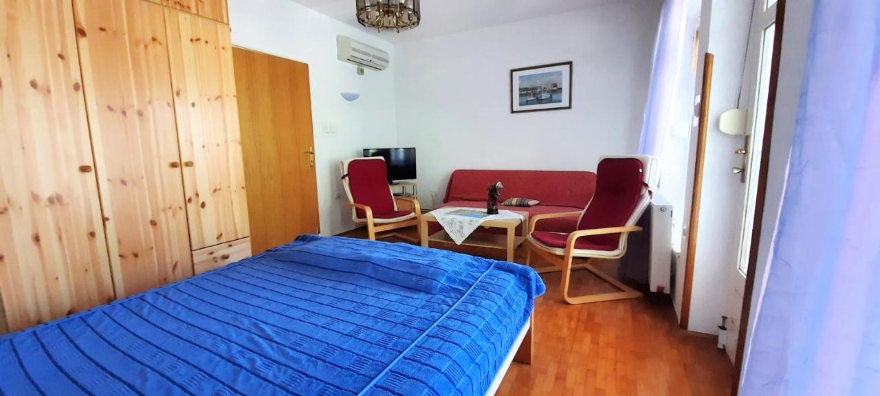 Apartmani Iskra Veglia Exterior foto